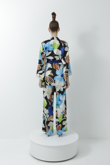Gizia Black Kimono Suit With Comfortable Cut Trousers With Colorful Floral Pattern. 3 Gizia Black Kimono Suit With Comfortable Cut Trousers With Colorful Floral Pattern. 3