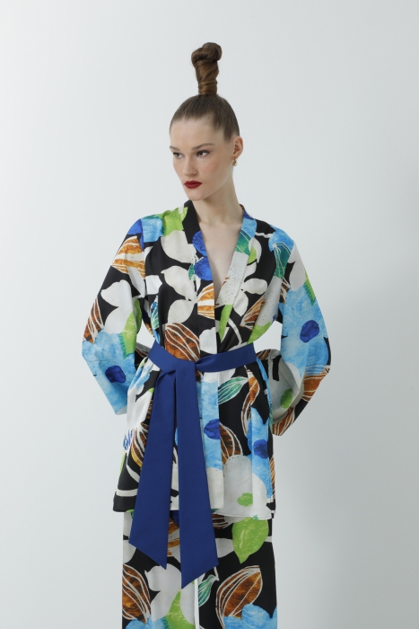 Gizia Black Kimono Suit With Comfortable Cut Trousers With Colorful Floral Pattern. 4 Gizia Black Kimono Suit With Comfortable Cut Trousers With Colorful Floral Pattern. 4