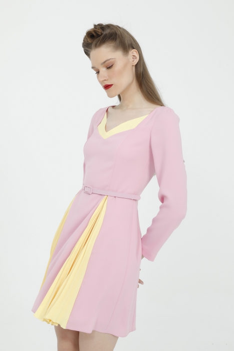 Gizia Pink Mini Dress With Slits With Contrasting Neckline Detail. 4