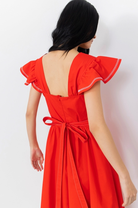 Gizia فستان أحمر مزين بفتحة في الأمام و أكمام مكشكشة. 4
