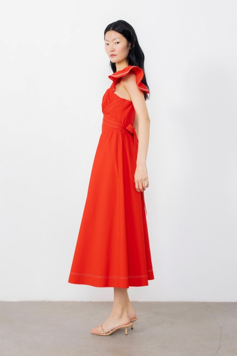 Gizia فستان أحمر مزين بفتحة في الأمام و أكمام مكشكشة. 3