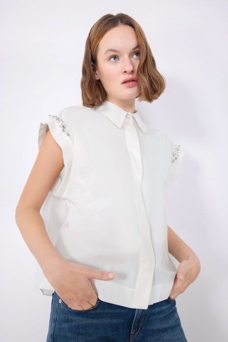 Gizia Embroidered Ecru Shirt with Chiffon Pleats. 3