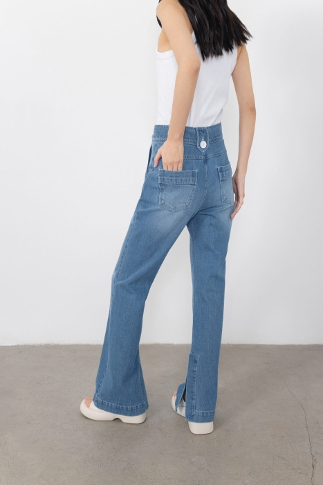 Gizia Jeans with Button Epaulette Slit Detail. 5