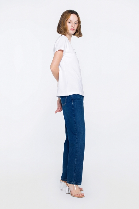 Gizia V-Neck Basic White Tshirt With Collar Embroidery Detail. 2