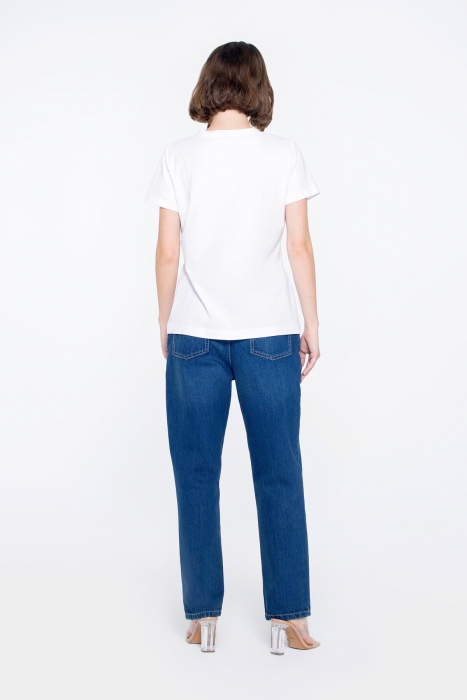 Gizia V-Neck Basic White Tshirt With Collar Embroidery Detail. 3