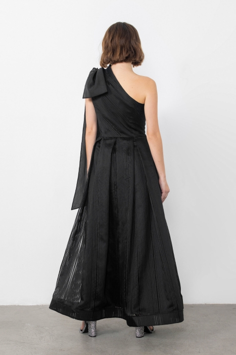Gizia One Shoulder Asymmetrical Black Dress With Embroidered Bow Detail. 3
