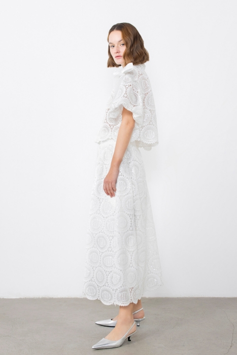 Gizia Embroidered Ecru Lace Shirt with Bow Detail On the Shoulders. 3