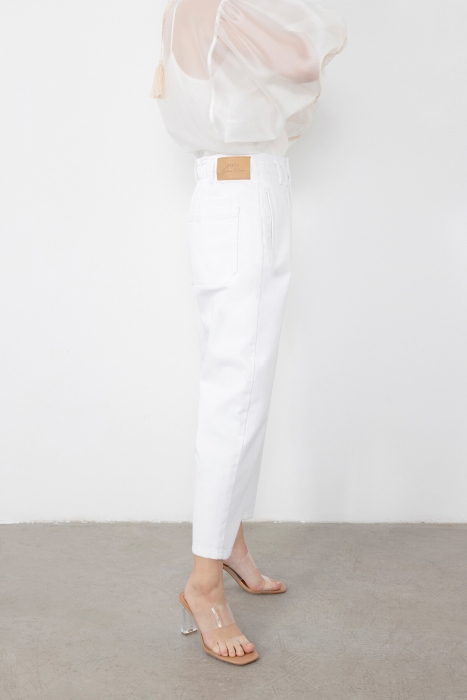 Gizia White Mom Jean Trousers. 4 Gizia White Mom Jean Trousers. 4
