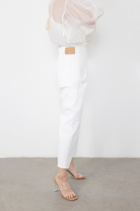 Gizia White Mom Jean Trousers. 4