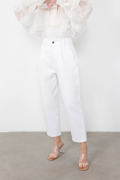 Gizia White Mom Jean Trousers. 2