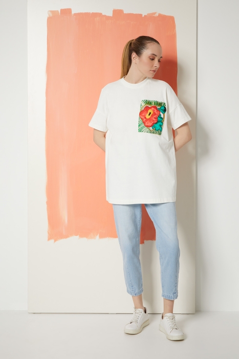 Gizia Oversize Ecru T-Shirt with Embroidery Detail. 1