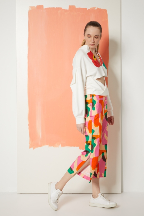 Gizia Embroidered Ecru Crop Sweat. 2 Gizia Embroidered Ecru Crop Sweat. 2