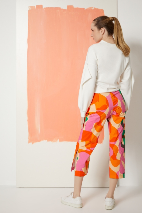 Gizia Embroidered Ecru Crop Sweat. 3 Gizia Embroidered Ecru Crop Sweat. 3