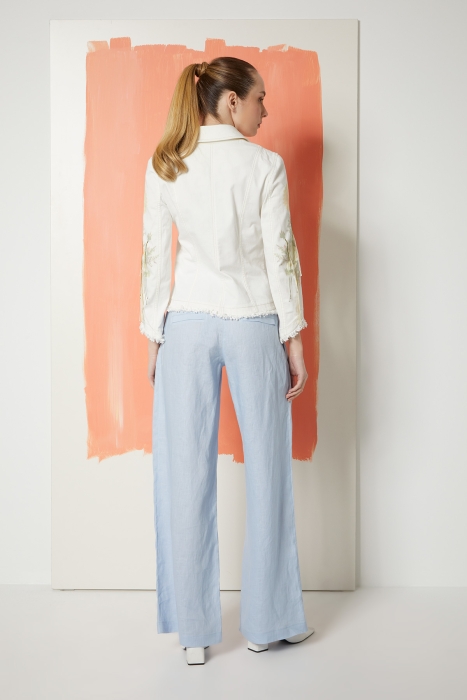 Gizia White Jean Jacket with Floral Print. 3