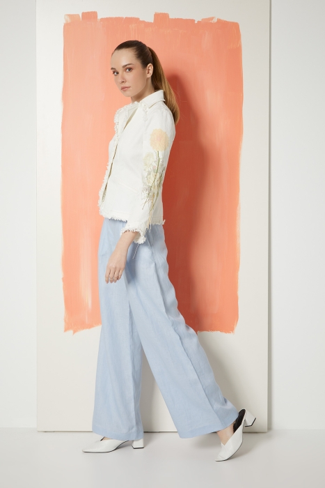 Gizia White Jean Jacket with Floral Print. 2