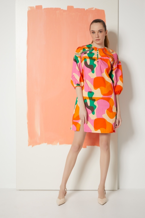 Gizia Poplin Fuchsia Dress With Embroidery Detail Box Form Pattern. 1