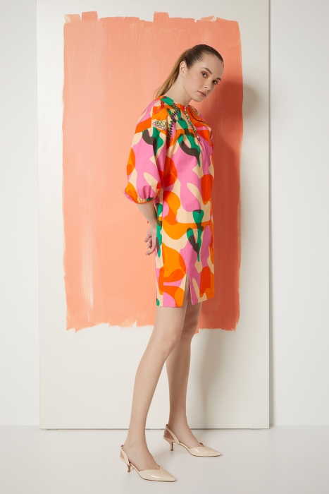 Gizia Poplin Fuchsia Dress With Embroidery Detail Box Form Pattern. 2
