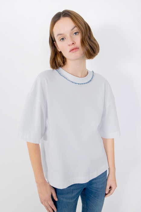 Gizia White Tshirt with Embroidered Collar with Shirring Detail. 2