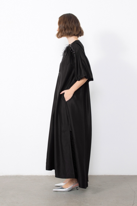 Gizia Black Dress with Feather Accessories Embroidered on the Shoulders. 2