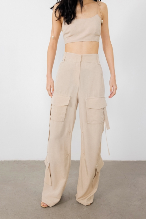 Gizia Beige Trousers With Cargo Pockets and Processing Detail. 2