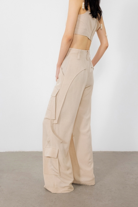 Gizia Beige Trousers With Cargo Pockets and Processing Detail. 4