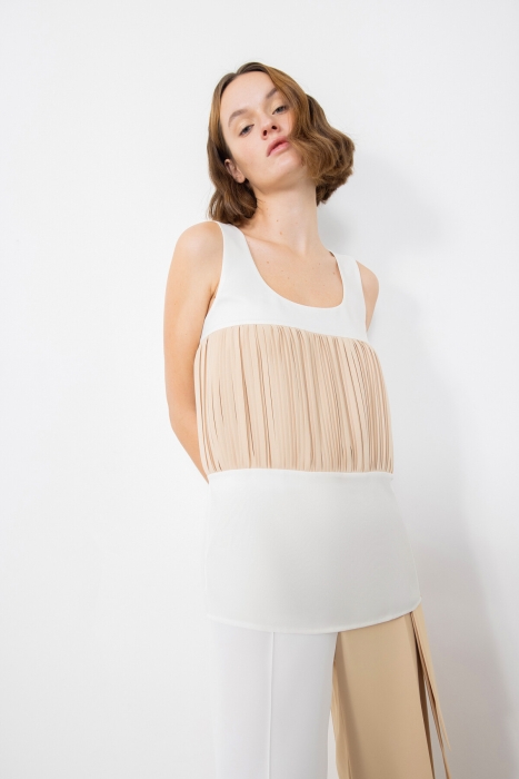 Gizia Pleated Ecru Blouse With Slits On The Sides. 2