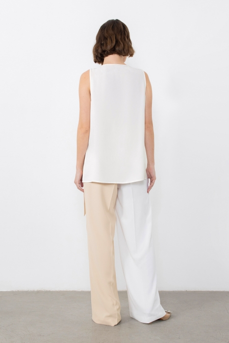 Gizia Pleated Ecru Blouse With Slits On The Sides. 4