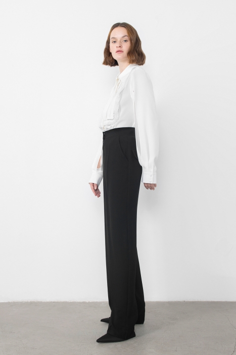 Gizia Embroidered Ecru Shirt With Slits On The Sleeves. 2