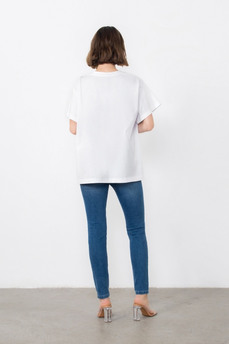 Gizia Embroidery Detailed White Tshirt. 4