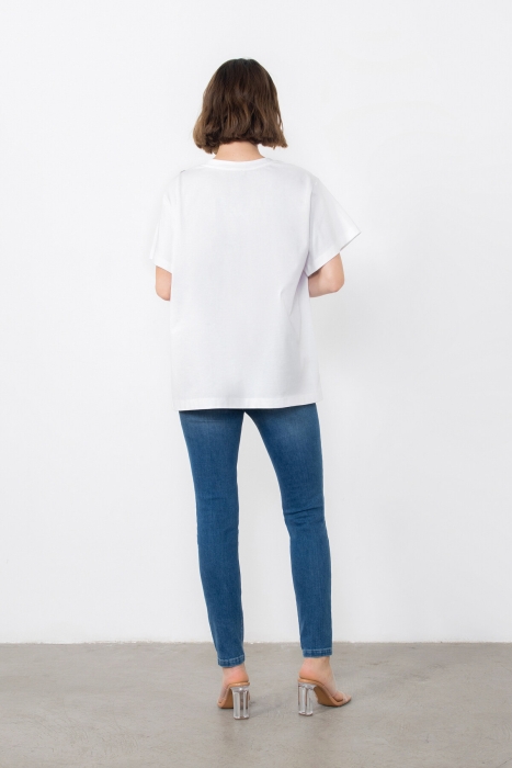 Gizia Embroidery Detailed White Tshirt. 4 Gizia Embroidery Detailed White Tshirt. 4