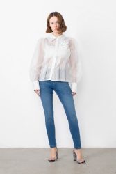 Gizia Transparent White Shirt With Lace Accessories With Flower Brooch. 3