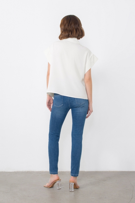 Gizia Ecru Shirt With Shoulder Stripe Accessories. 3