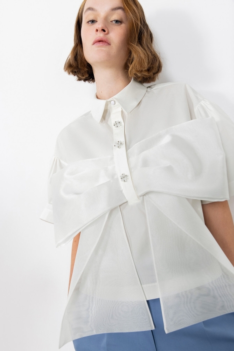 Gizia Embroidered Ecru Blouse With Large Bow Detail On The Front. 2