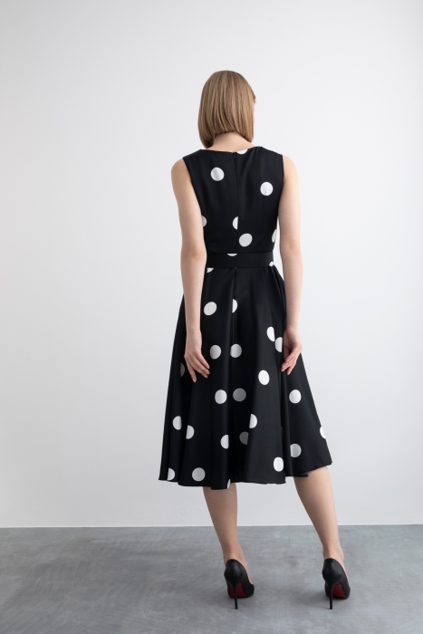 Gizia Sleeveless Polka Dot Patterned Black Midi Length Dress With Wide Collar. 5