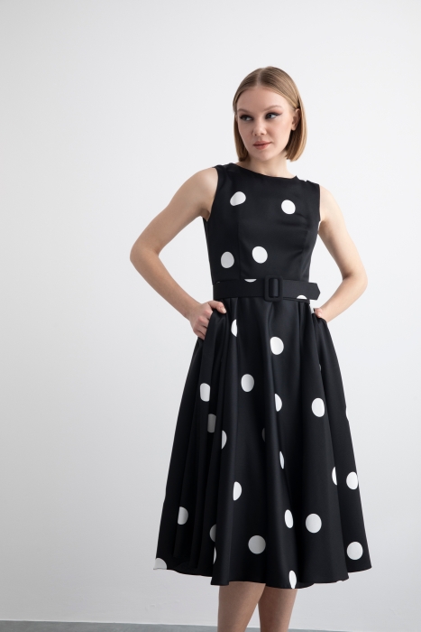 Gizia Sleeveless Polka Dot Patterned Black Midi Length Dress With Wide Collar. 2