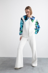 Gizia Comfortable Cut Ecru Suit With Wide Collar Zipper Detail Low Shoulder. 3