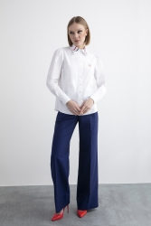 Gizia White Shirt With Detailed Collar Line. 3
