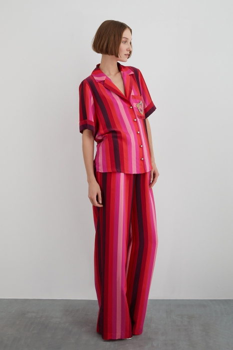 Gizia Striped Fuchsia Shirt With Embroidered Embroidery Detail On The Pocket. 4