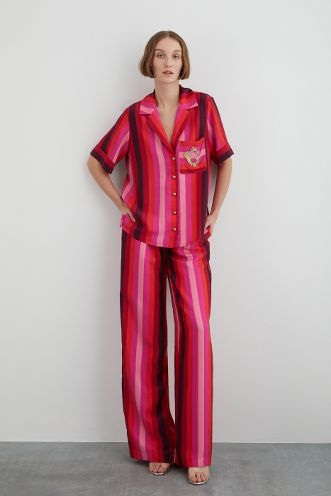 Gizia Striped Fuchsia Shirt With Embroidered Embroidery Detail On The Pocket. 5