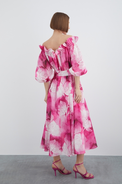 Gizia Pink Dress with Boat Neck Belt and Floral Pattern. 5