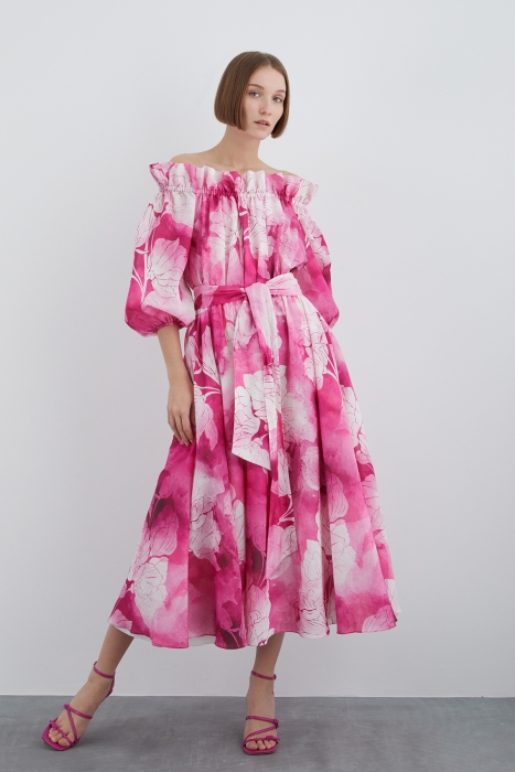 Gizia Pink Dress with Boat Neck Belt and Floral Pattern. 2
