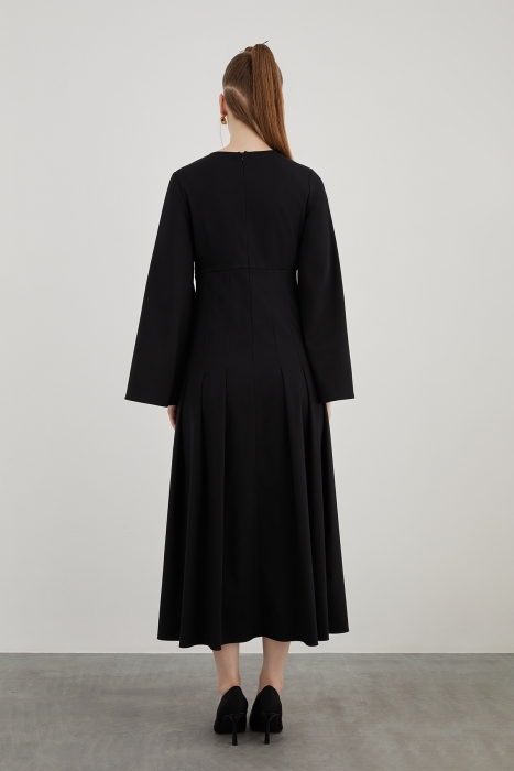 Bicycle Neckline Midi-Length Black Dress - Gizia