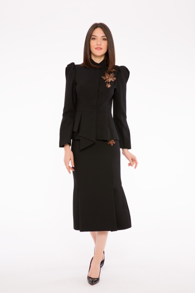 Gizia Applique Detailed High Waist Side Pleated Midi Black Skirt. 1 Gizia Applique Detailed High Waist Side Pleated Midi Black Skirt. 1