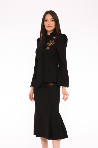 Gizia Applique Detailed High Waist Side Pleated Midi Black Skirt. 2