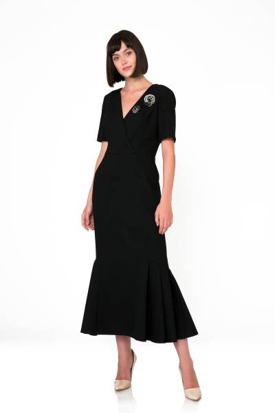 Gizia Brooch Detailed V-Neck Black Long Dress. 1