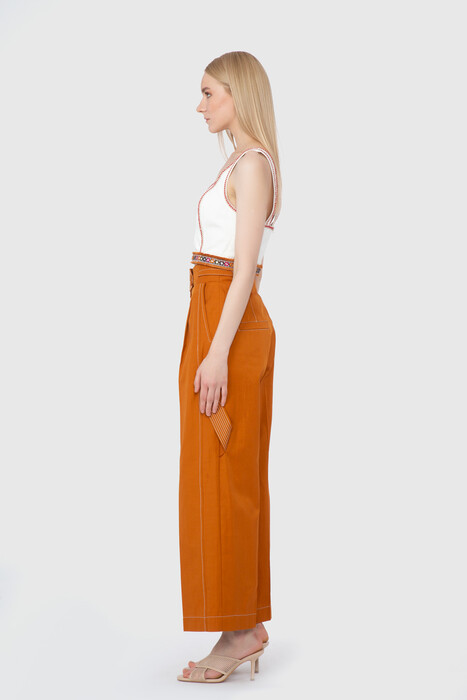 Gizia Contrast Stitch Detail High Waist Brown Trousers. 2