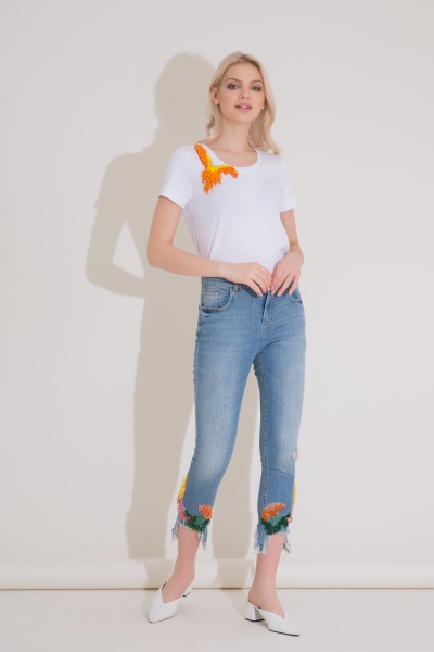 Gizia Embroidered Detailed Ripped Leg Blue Jeans. 1 Gizia Embroidered Detailed Ripped Leg Blue Jeans. 1