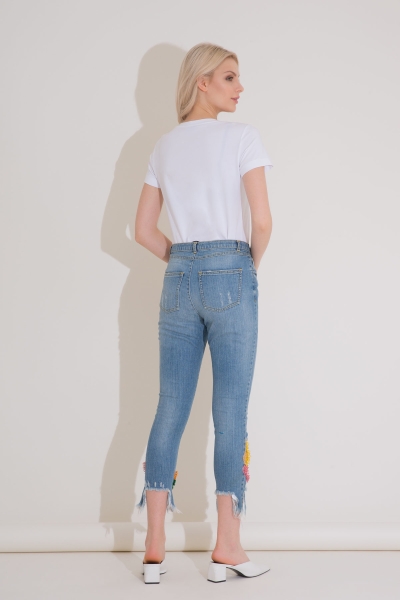 Gizia Embroidered Detailed Ripped Leg Blue Jeans. 2
