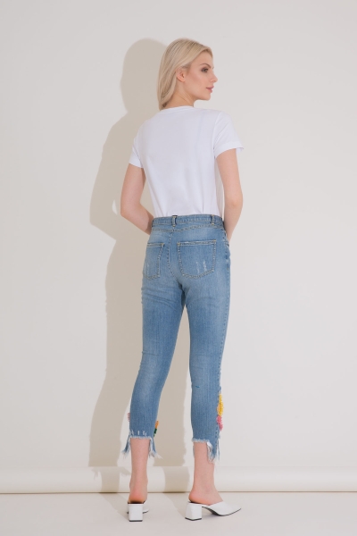Gizia Embroidered Detailed Ripped Leg Blue Jeans. 2 Gizia Embroidered Detailed Ripped Leg Blue Jeans. 2