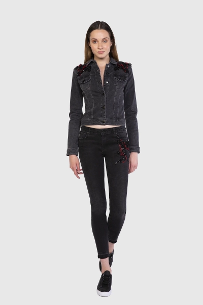 Gizia Embroidered Shoulder Black Jean Jacket. 2